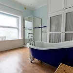 Raygill House - Spacious Family Retreat In Scenic North Yorkshire - Hot Tub Hire Available Lothersdale