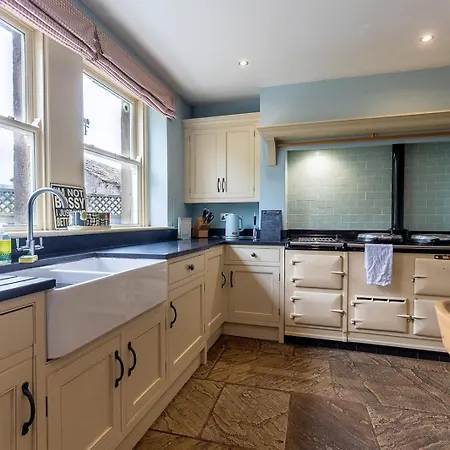 Raygill House - Spacious Family Retreat In Scenic North Yorkshire - Hot Tub Hire Available בית נופש