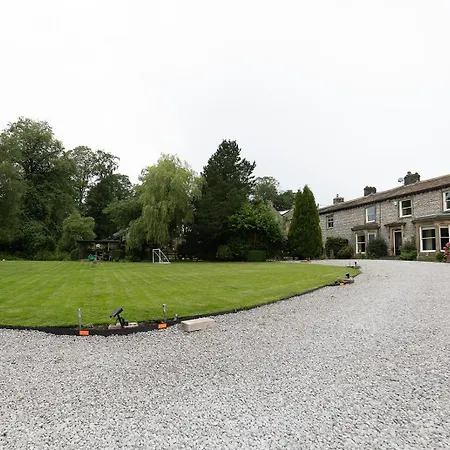 Raygill House - Spacious Family Retreat In Scenic North Yorkshire - Hot Tub Hire Available *
